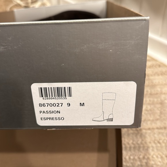 La Canadienne Passion Espresso Suede Boots - Picture 5 of 11